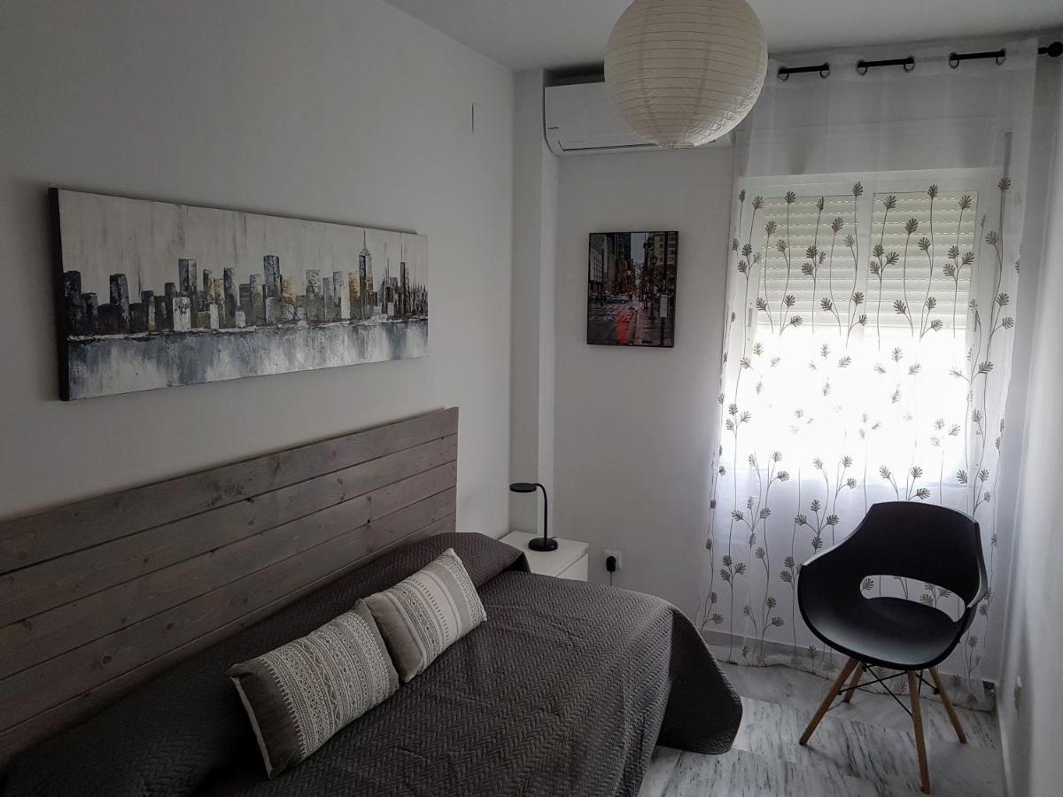 Apartamentos Seneca Junto Al Centro Малага Екстериор снимка