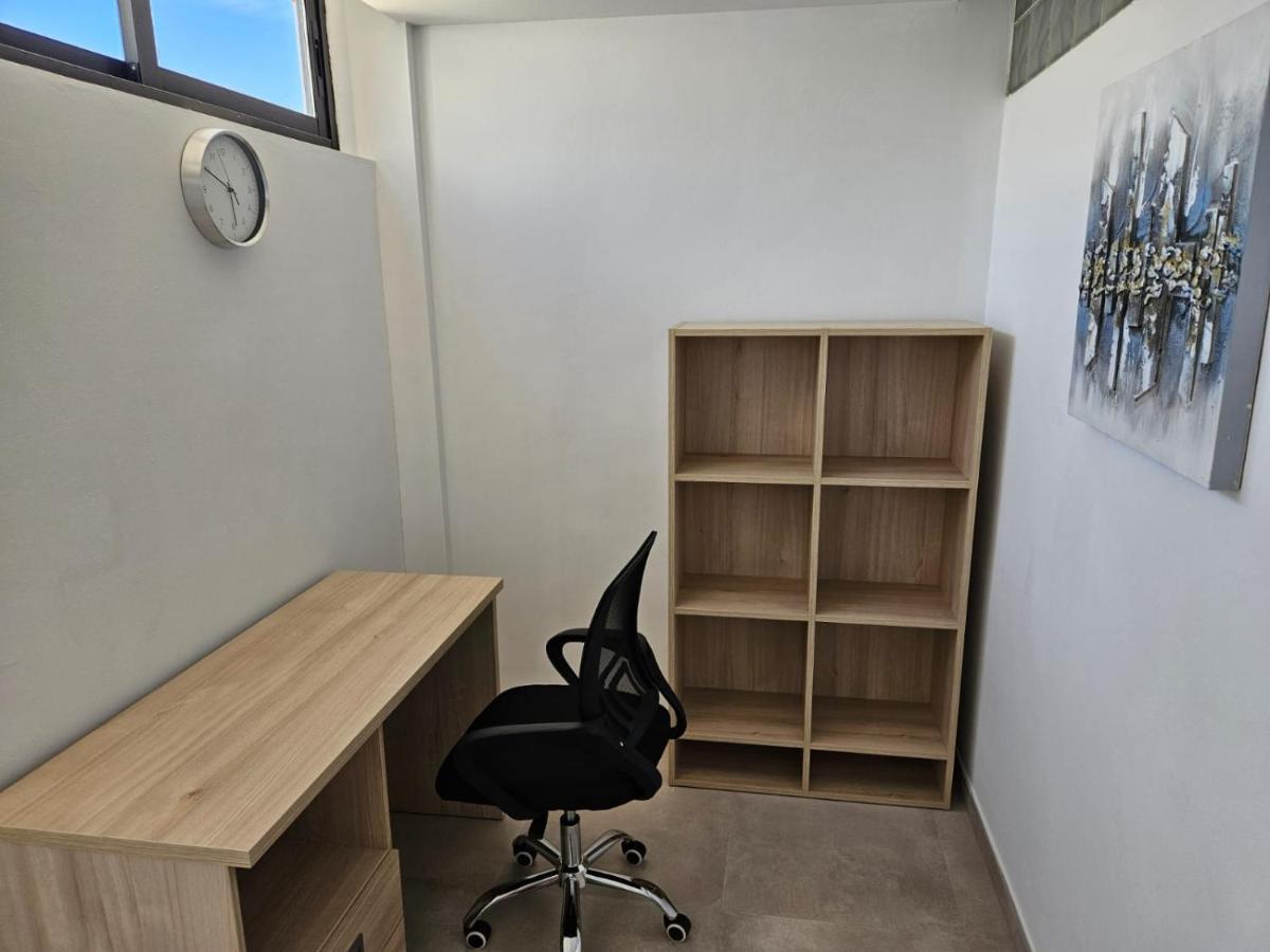 Apartamentos Seneca Junto Al Centro Малага Екстериор снимка