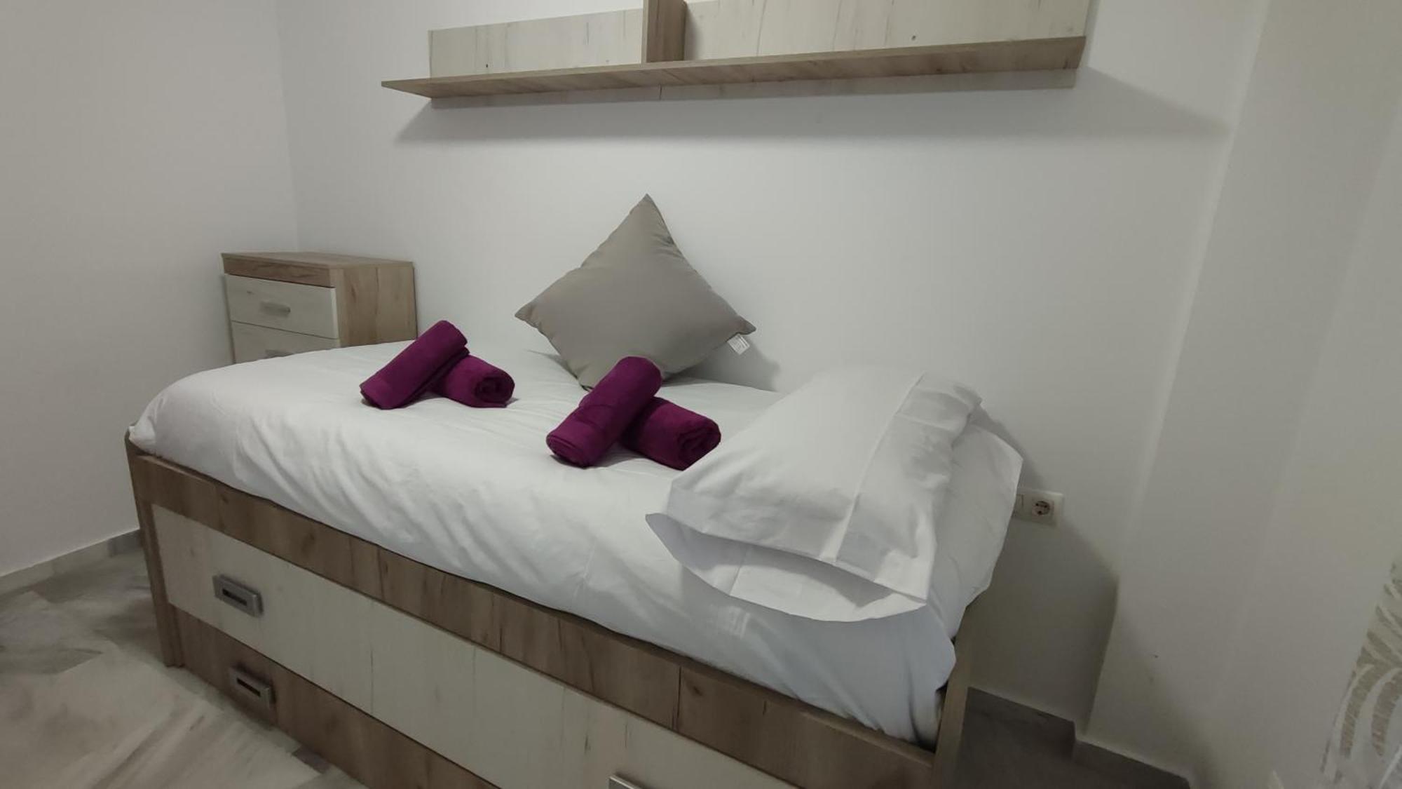 Apartamentos Seneca Junto Al Centro Малага Екстериор снимка
