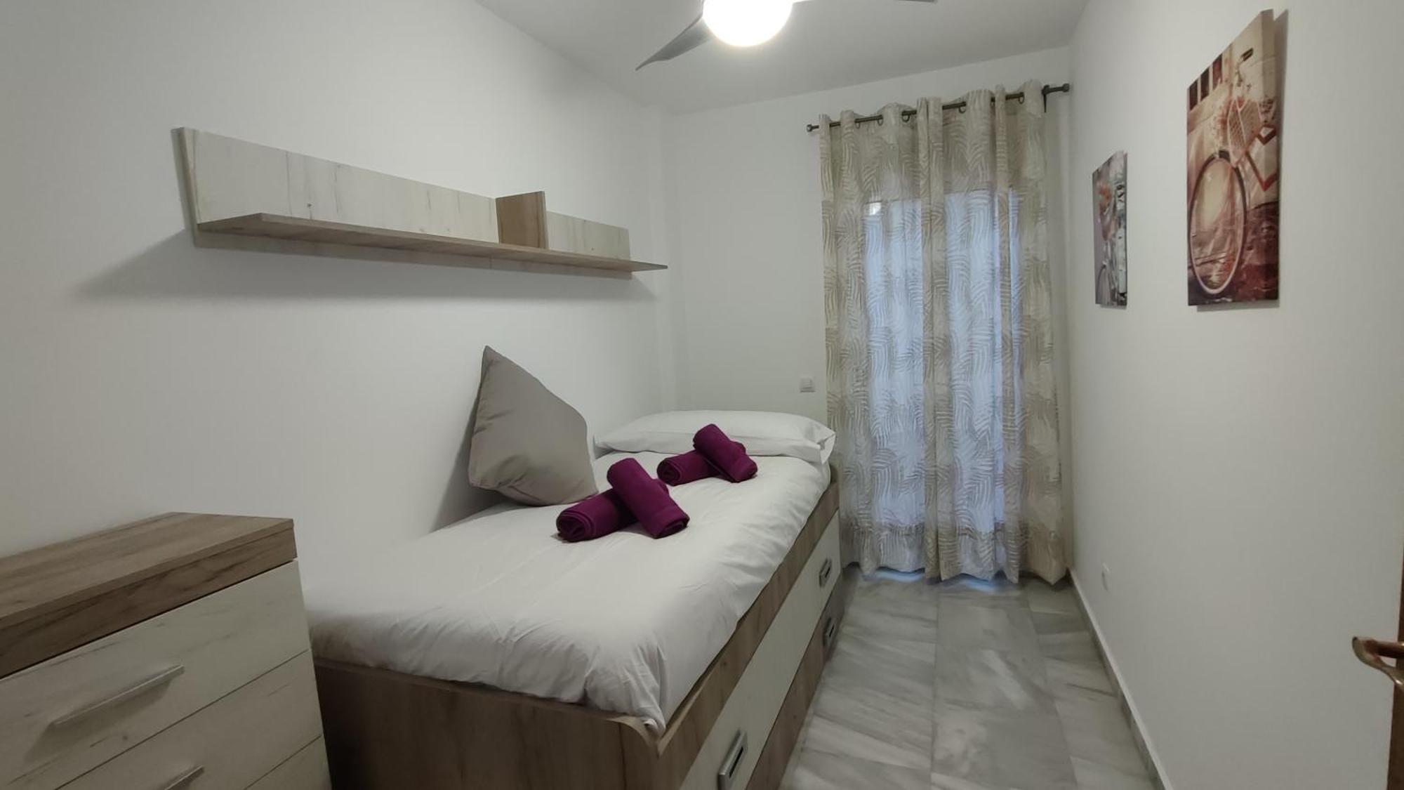 Apartamentos Seneca Junto Al Centro Малага Екстериор снимка