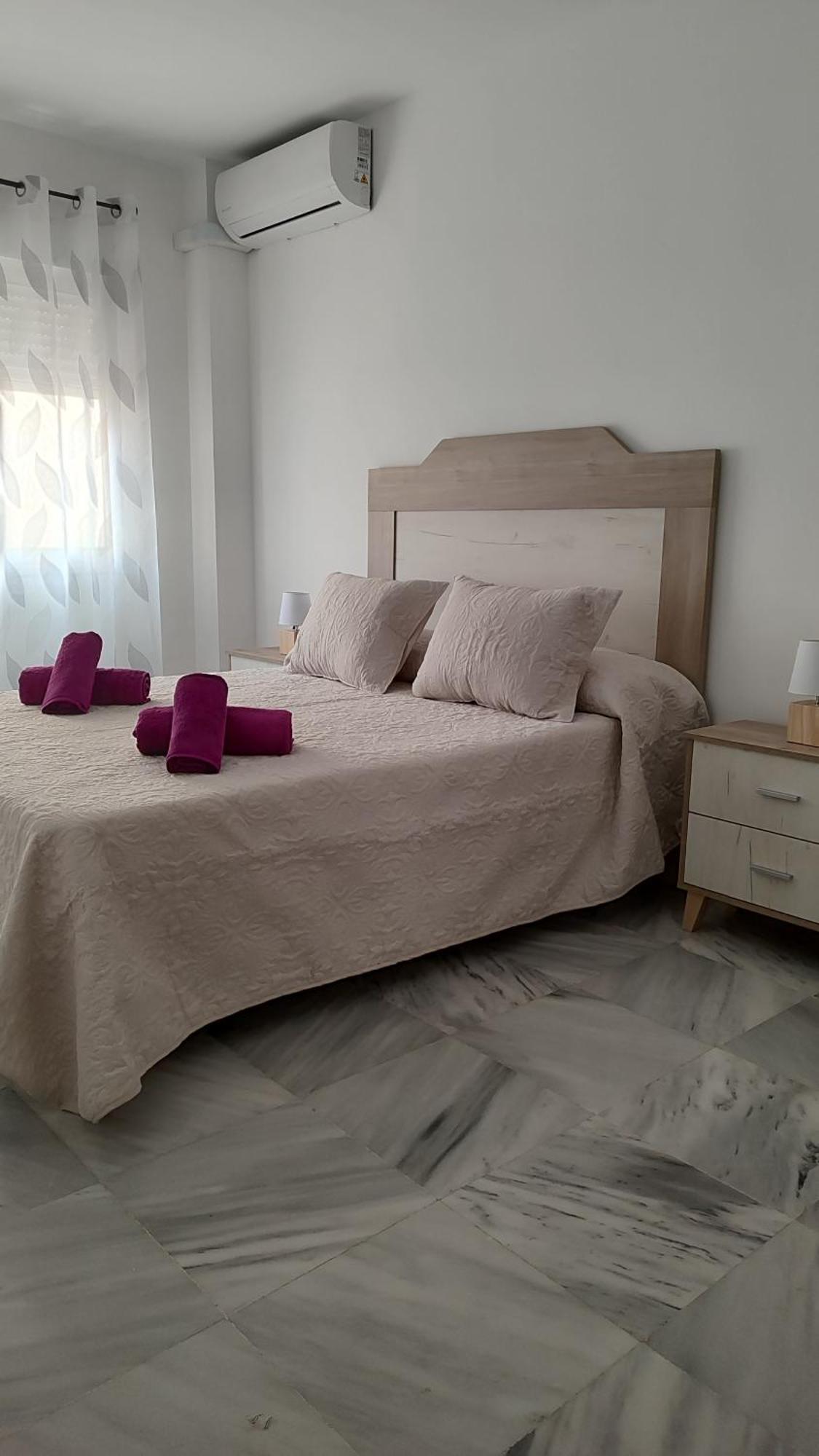 Apartamentos Seneca Junto Al Centro Малага Екстериор снимка